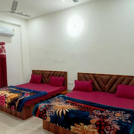 Shri Girraj Residency Hotell Mathura Eksteriør bilde