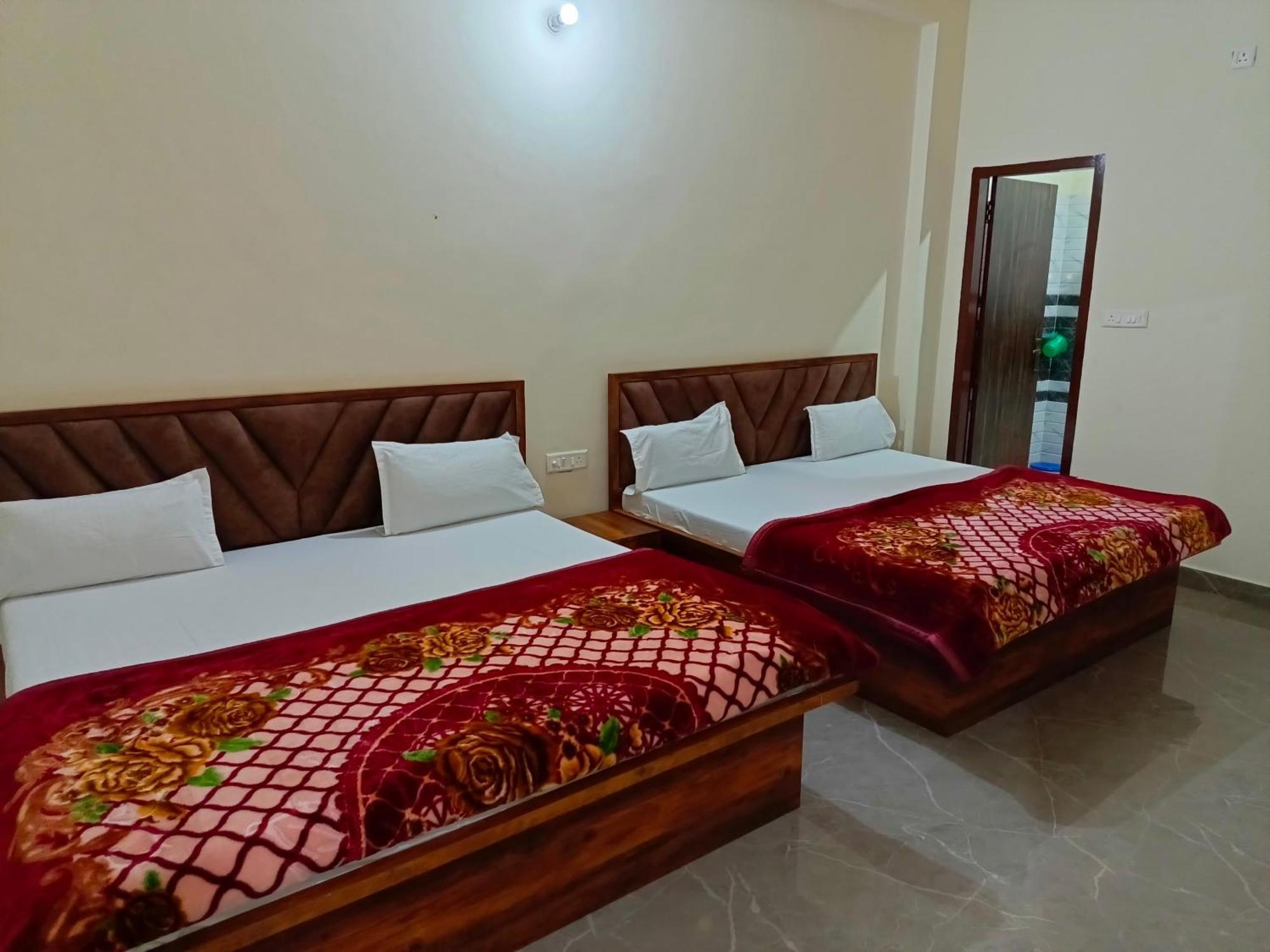 Shri Girraj Residency Hotell Mathura Eksteriør bilde