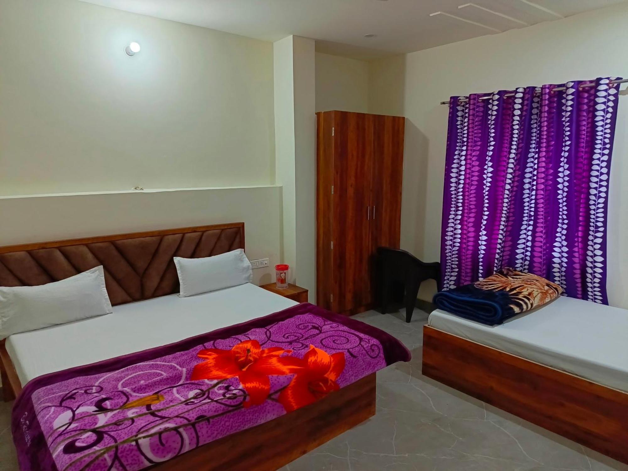 Shri Girraj Residency Hotell Mathura Eksteriør bilde
