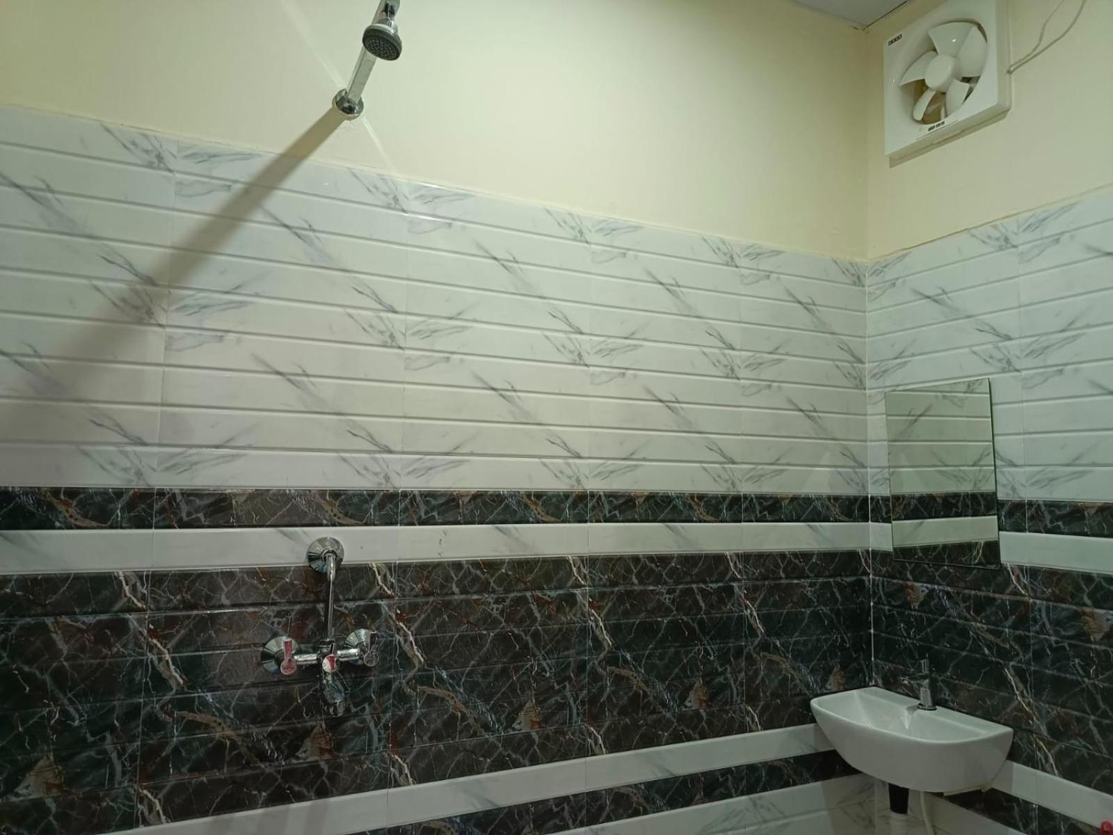Shri Girraj Residency Hotell Mathura Eksteriør bilde