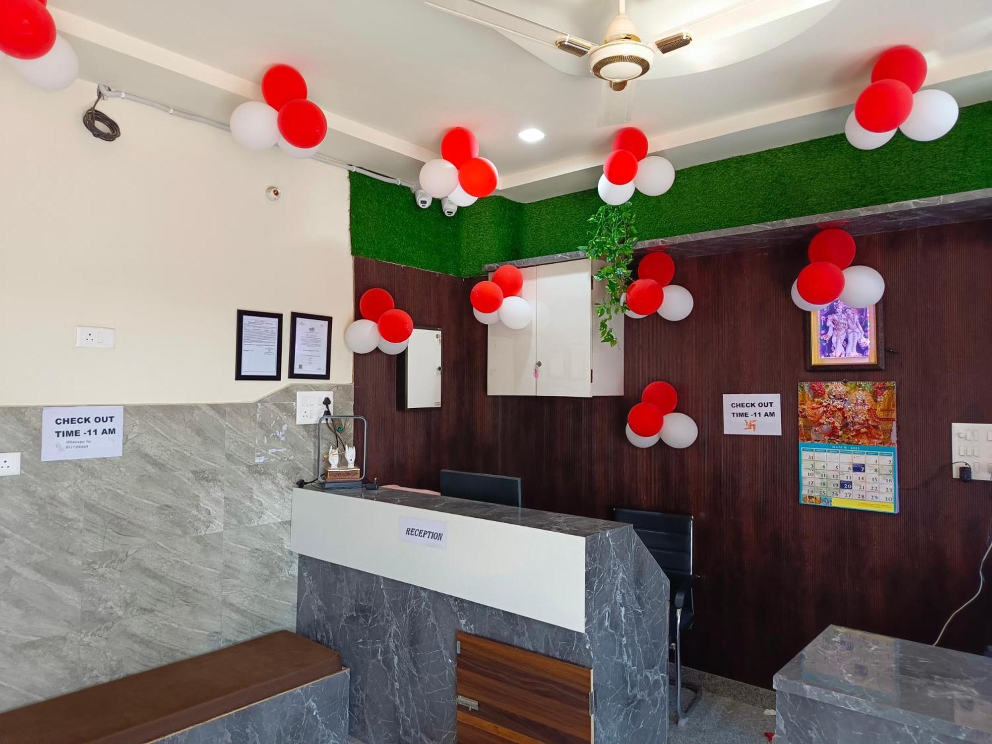 Shri Girraj Residency Hotell Mathura Eksteriør bilde