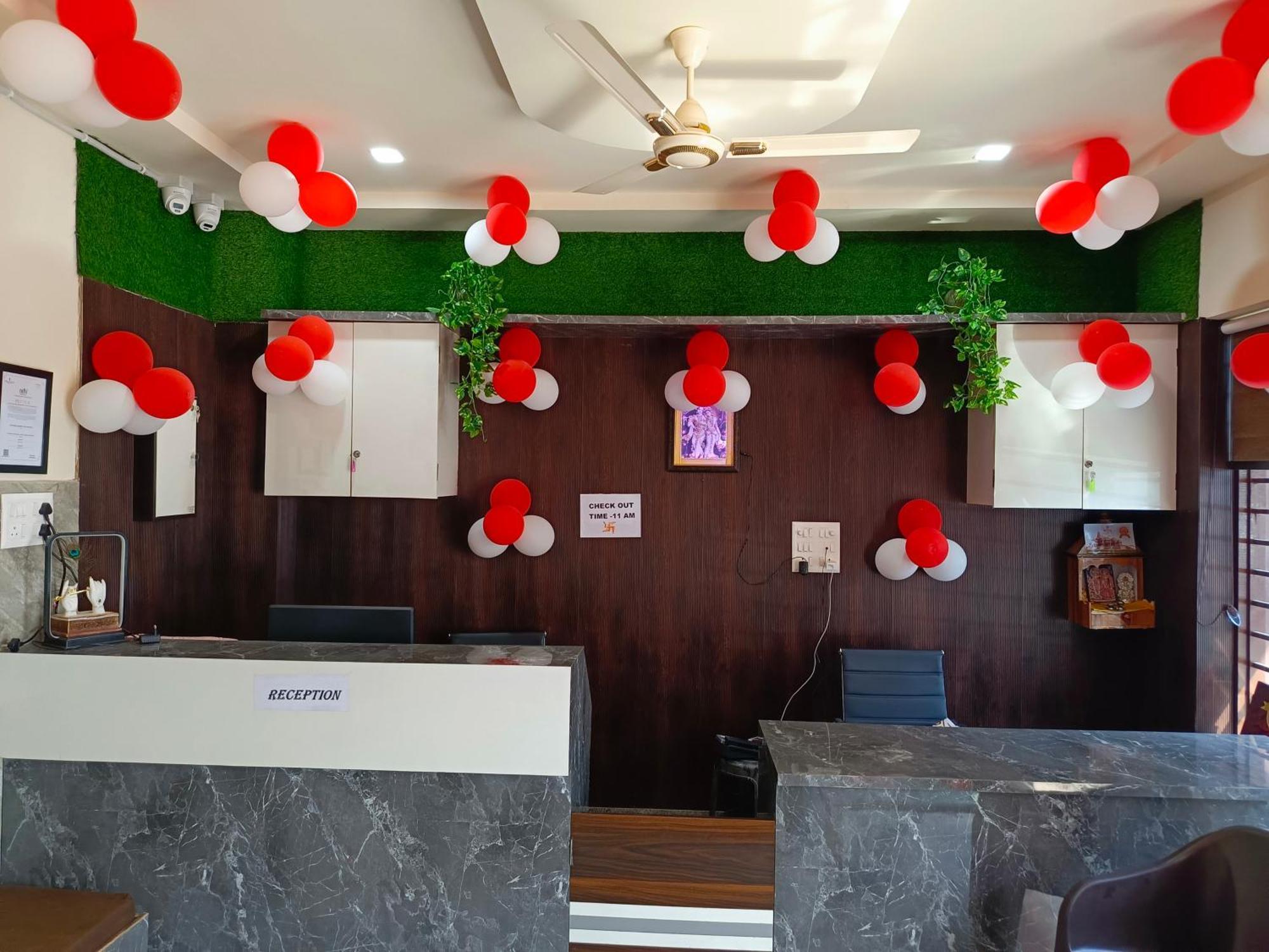 Shri Girraj Residency Hotell Mathura Eksteriør bilde