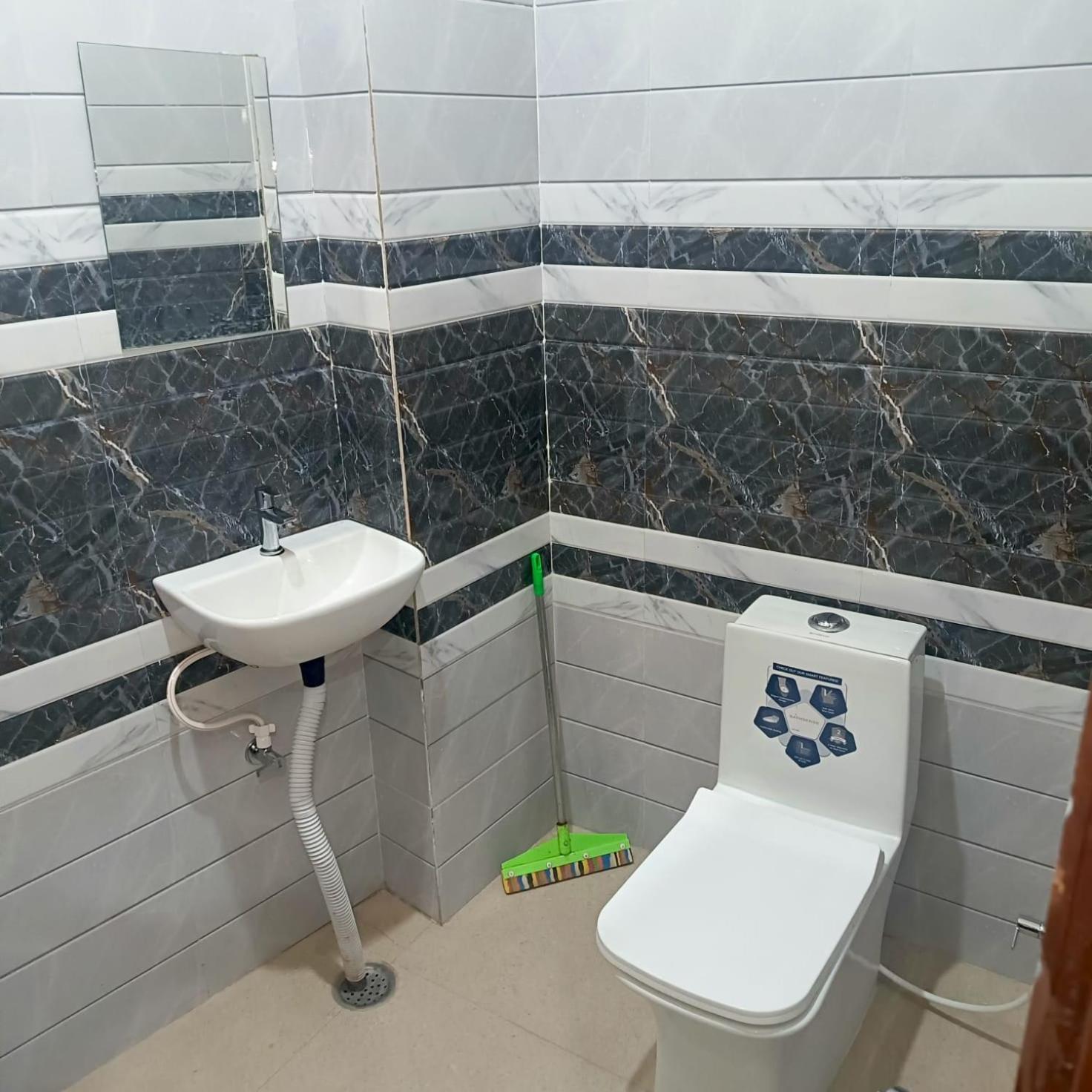 Shri Girraj Residency Hotell Mathura Eksteriør bilde