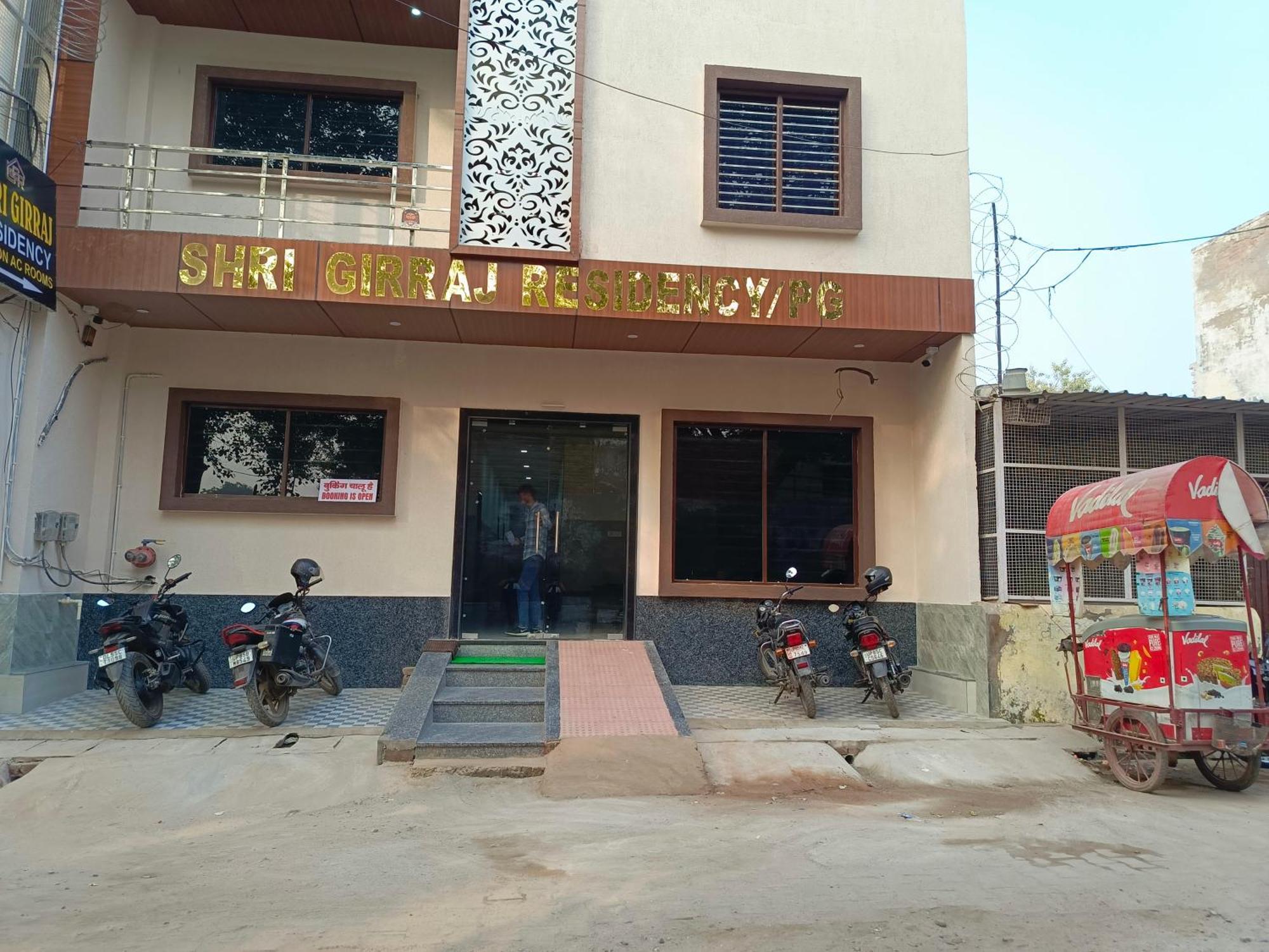 Shri Girraj Residency Hotell Mathura Eksteriør bilde